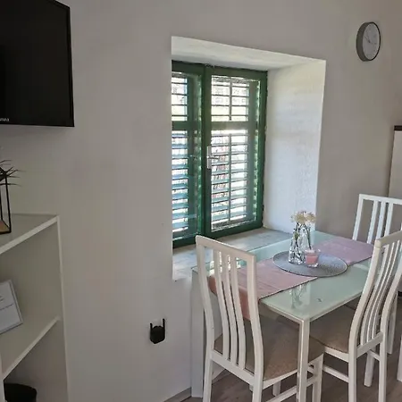Mari Apartment